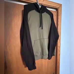 Men’s tek gear ultra soft fleece hoodie.  Army green/black. Size M